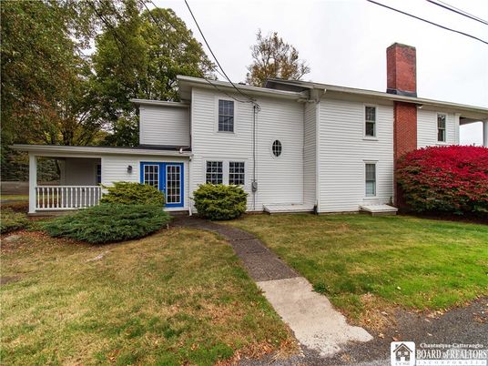 Backyard, Exterior, Facade, Raised Ranch