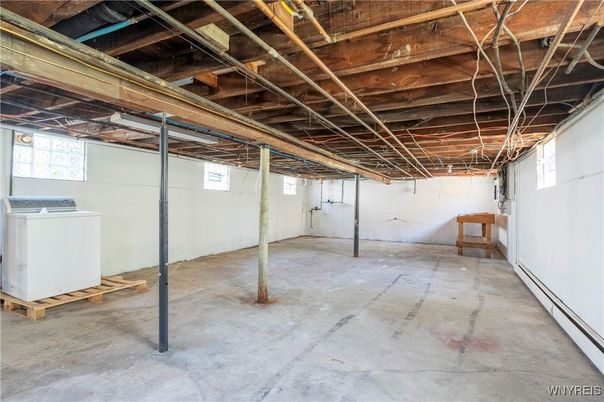 Interior, Washer, Wooden Beams