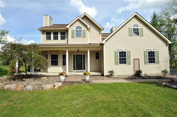Exterior, Facade, Farmhouse