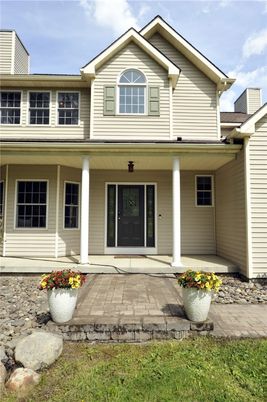 Exterior, Facade, Farmhouse