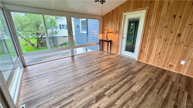 Empty room, Interior, Wood Texture Flooring, Wooden Walls