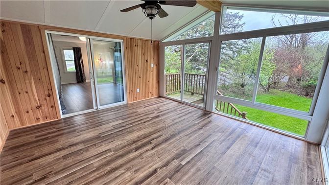 Empty room, Interior, Sun Room, Wood Texture Flooring