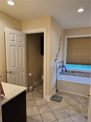 Bathroom, Interior, Recessed Lighting