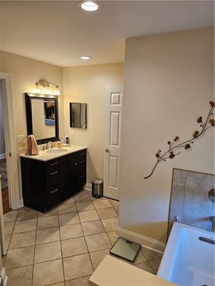 Bathroom, Interior, Recessed Lighting