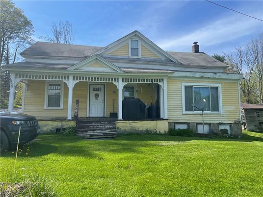 Exterior, Facade, Queen Anne Victorian