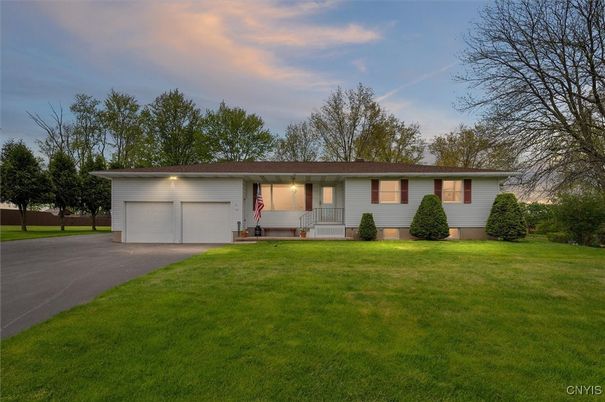 Attached, Exterior, Facade, Ranch