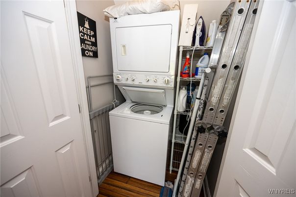 Interior, Utility Closets, Washer, Wood Texture Flooring