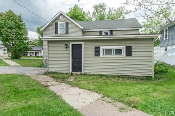 Exterior, Facade, Cape Cod