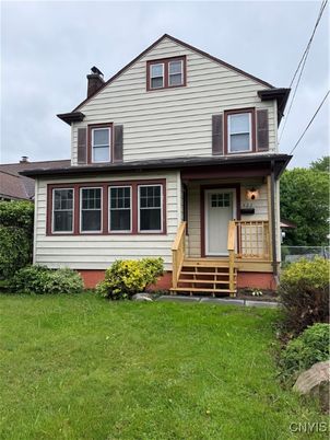 Exterior, Facade, Queen Anne Victorian