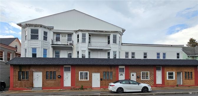 Exterior, Facade, Brick Facade, Farmhouse