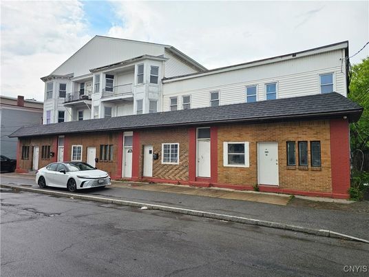 Exterior, Facade, Brick Facade, Farmhouse