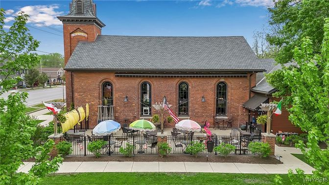 Exterior, Facade, Brick Facade, Georgian