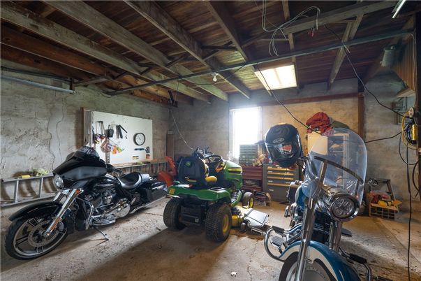 Garage, Interior, Wooden Beams