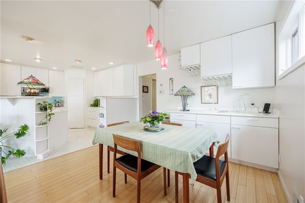 Dining room, Interior, Kitchen, Pendant Lights, Recessed Lighting, Wood Texture Flooring