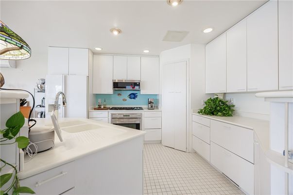 Interior, Kitchen, Recessed Lighting, Washer