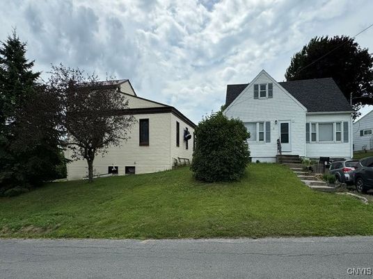 Exterior, Facade, Cape Cod