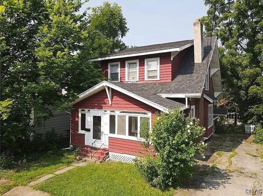 Exterior, Facade, American Foursquare