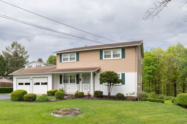 Attached, Exterior, Facade, Split Level