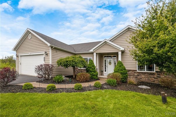 Attached, Exterior, Facade, Ranch