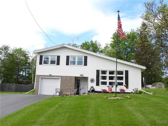 Attached, Exterior, Facade, Brick Facade, Raised Ranch