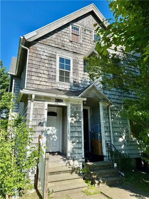 Exterior, Facade, Queen Anne Victorian