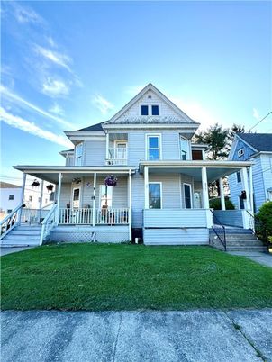 Exterior, Facade, Queen Anne Victorian