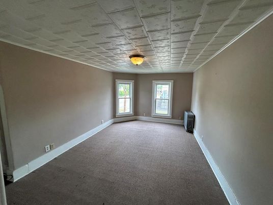 Empty room, Interior