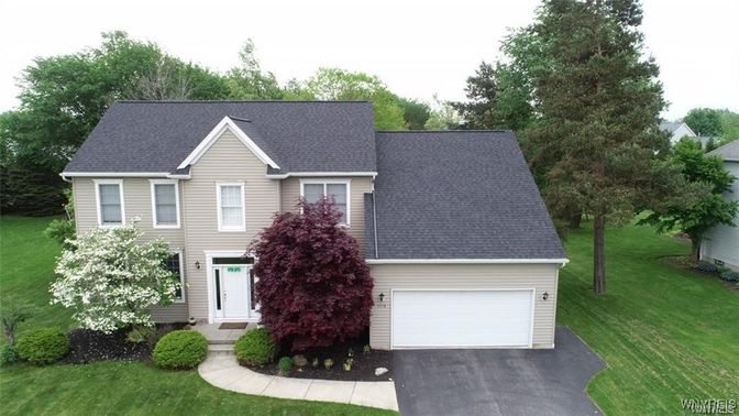 Attached, Exterior, Facade, Cape Cod