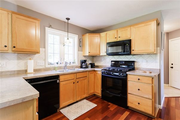 Interior, Kitchen, Pendant Lights, Wood Texture Flooring