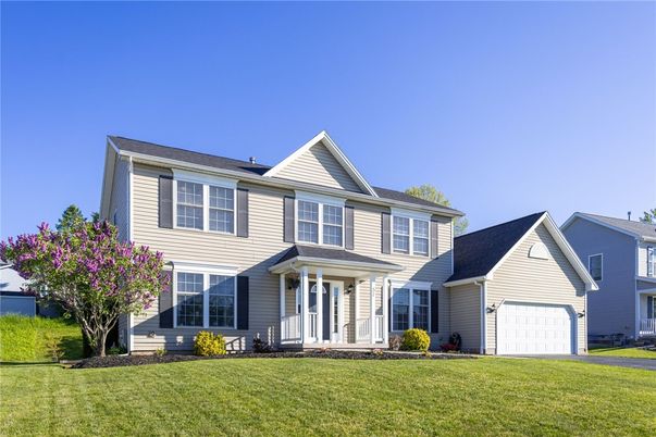 Attached, Exterior, Facade, Farmhouse