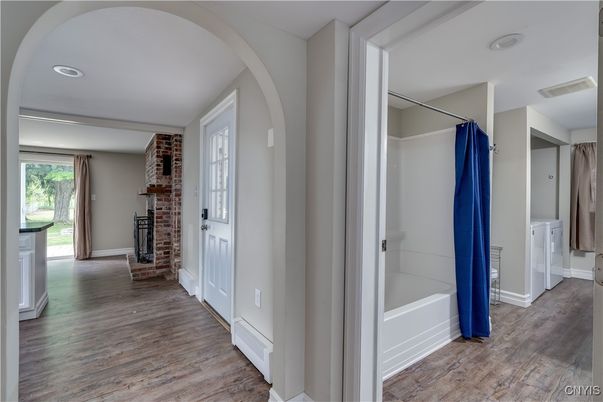 Interior, Recessed Lighting, Wood Texture Flooring