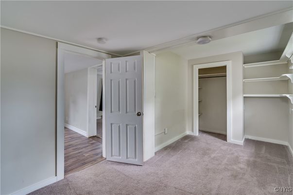 Empty room, Interior