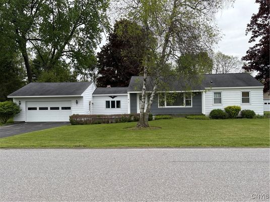 Attached, Exterior, Facade, Cape Cod