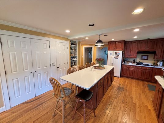 Dining room, Interior, Kitchen, Recessed Lighting, Wood Texture Flooring