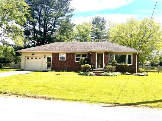 Attached, Exterior, Facade, Brick Facade, Ranch