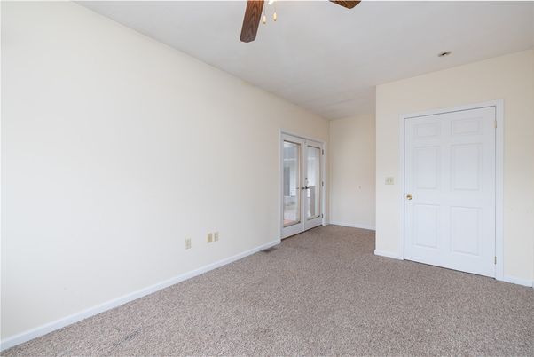 Empty room, Interior