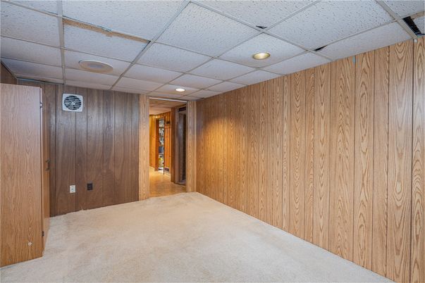 Empty room, Interior, Recessed Lighting, Wooden Walls