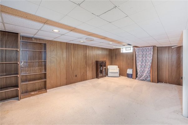 Empty room, Interior, Recessed Lighting, Wooden Walls