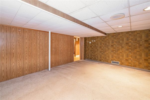 Empty room, Interior, Recessed Lighting, Wooden Walls