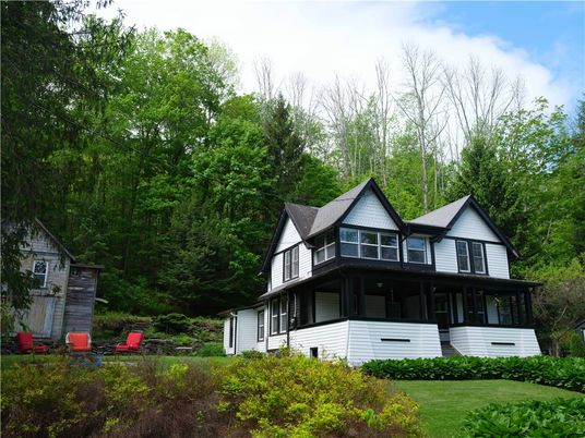 Backyard, Exterior, Facade, Queen Anne Victorian