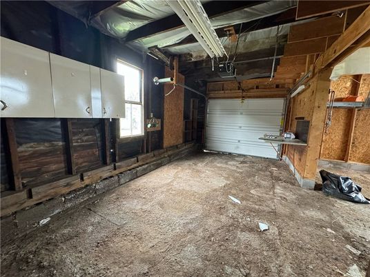 Garage, Interior, Wooden Walls