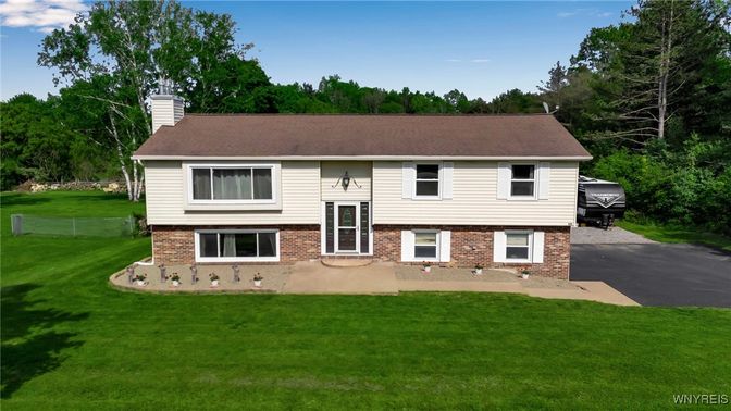 Backyard, Exterior, Facade, Brick Facade, Raised Ranch