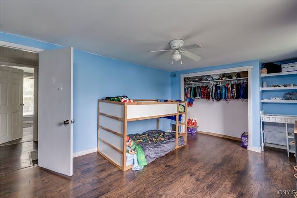 Interior, Walk-in Closets, Wood Texture Flooring