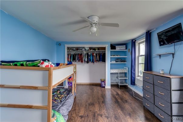 Interior, Walk-in Closets, Wood Texture Flooring