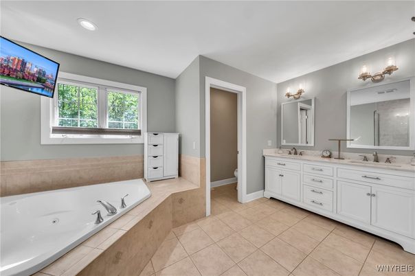 Bathroom, Dual Sink Vanities, Interior, Recessed Lighting