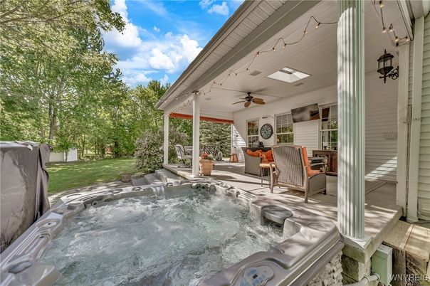 Exterior, Hot Tub
