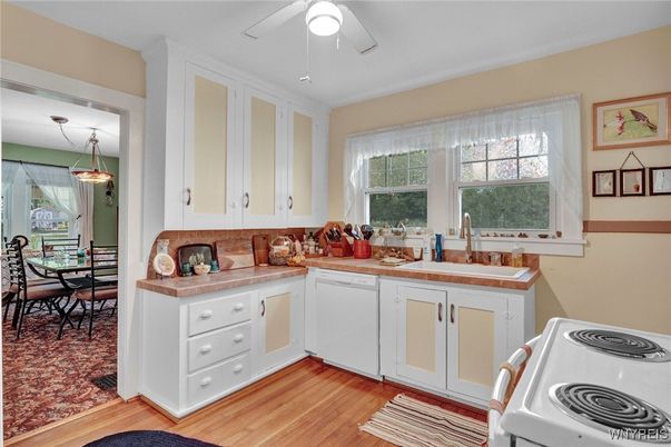 Dining room, Interior, Kitchen, Pendant Lights, Wood Texture Flooring
