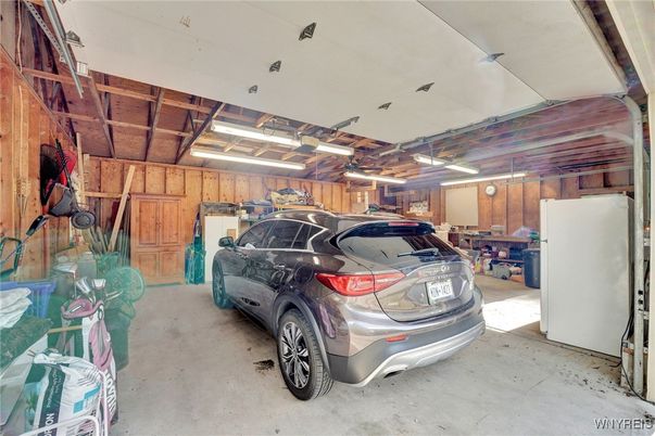 Garage, Interior, Wooden Walls