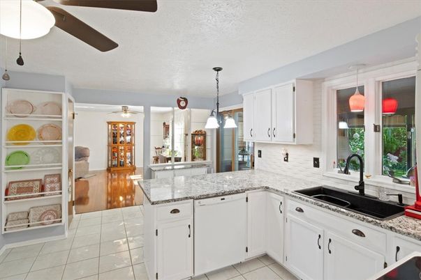 Interior, Kitchen, Pendant Lights, Wood Texture Flooring
