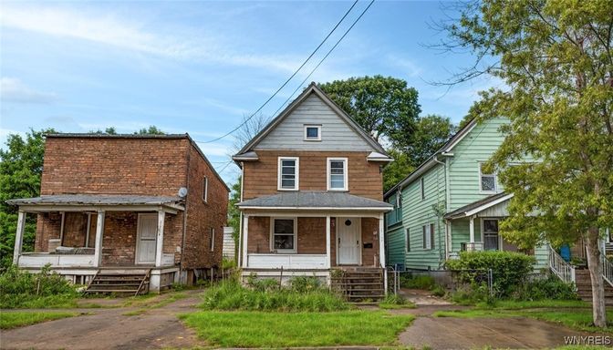 Exterior, Facade, Queen Anne Victorian